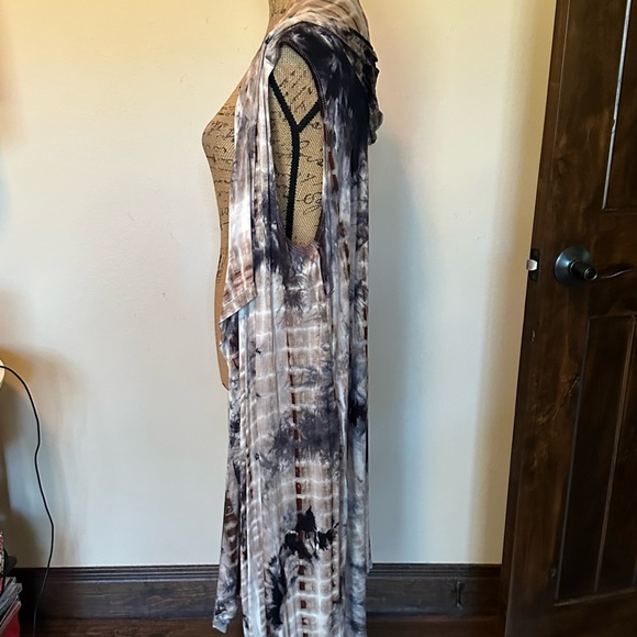 Awesome duster-New with tag! - Picture 2 of 4